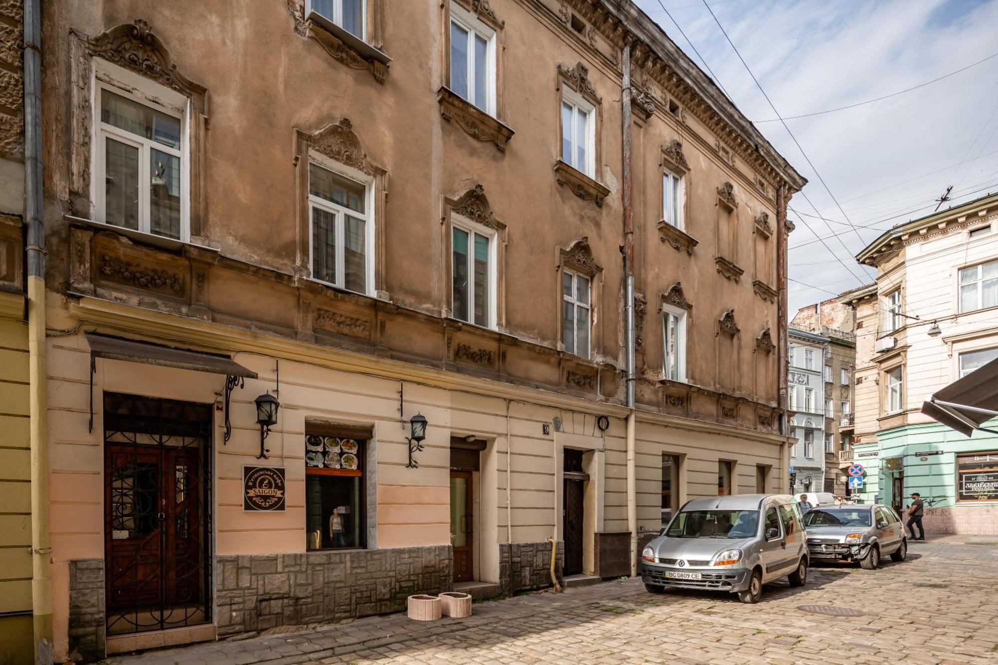 Next To Opera * Lemberg