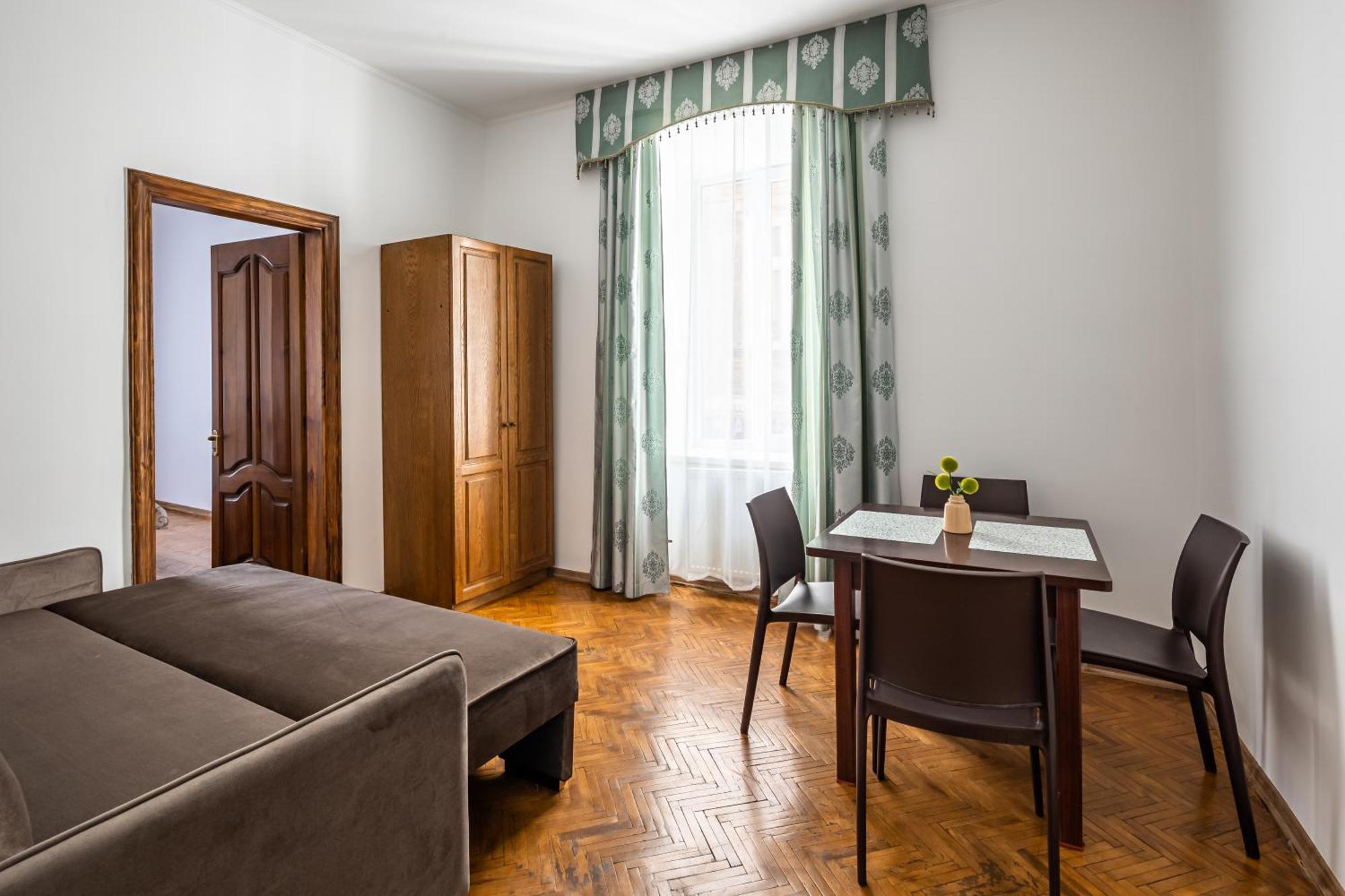 Apartment Next To Opera *